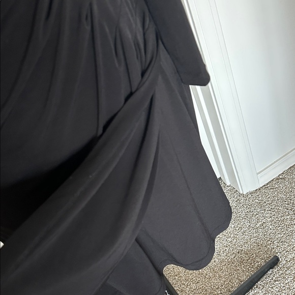 Elegant Little Black Dress - Picture 4 of 5